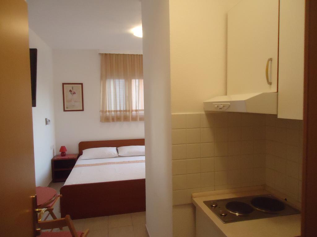 Apartments Mandic Tučepi Værelse billede