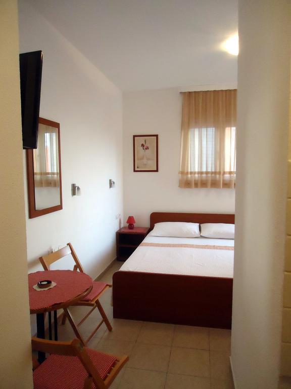 Apartments Mandic Tučepi Værelse billede
