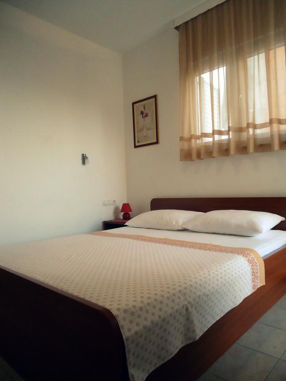 Apartments Mandic Tučepi Værelse billede