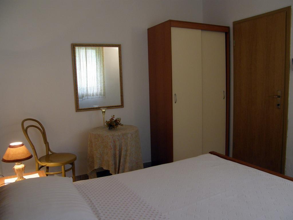 Apartments Mandic Tučepi Værelse billede