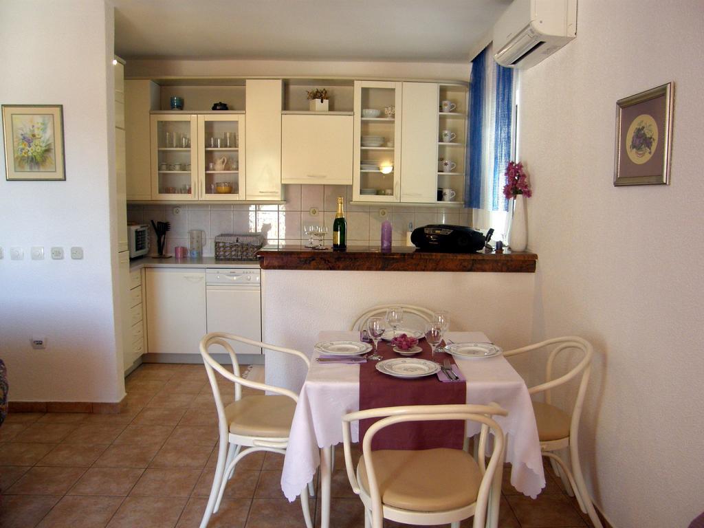 Apartments Mandic Tučepi Værelse billede